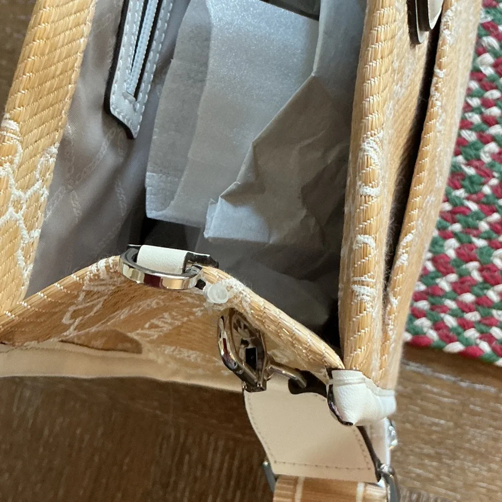 Michael Kors Beige and White Tote Bag “GIGI”. - Picture 9 of 13